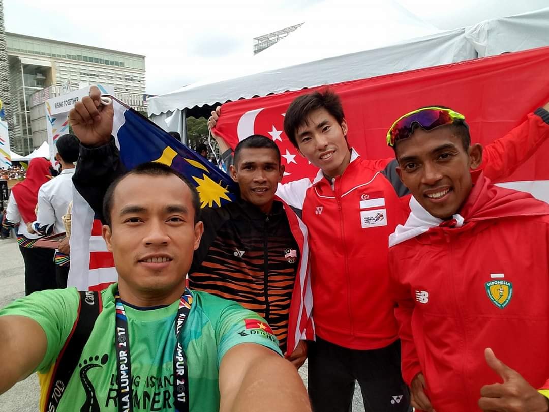Người viết và Soh Rui Yong (HCV marathon nam SEA Games 2017), Agus Prayogo (HCV marathon nam SEA Games 2019) tại Malaysia.
