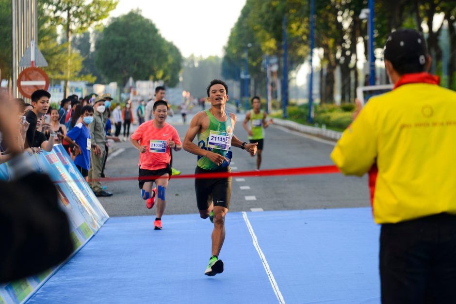 Lê Văn Tuấn - Vô địch Bán Marathon Bình Dương. Ảnh: Đạt Quan